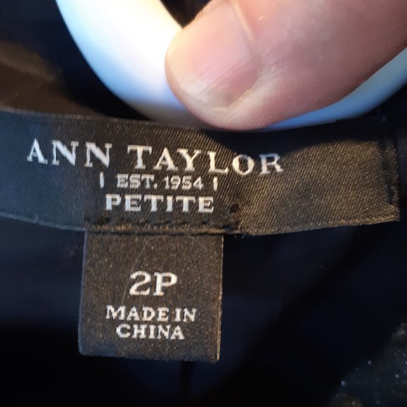 Ann Taylor Petite Jacket, charcoal, very good condition, 3 buttons size 2P - Picture 7 of 7